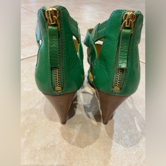 Nine West Green Wedge Strapy Sandals Size 6 Wide - Picture 5 of 12
